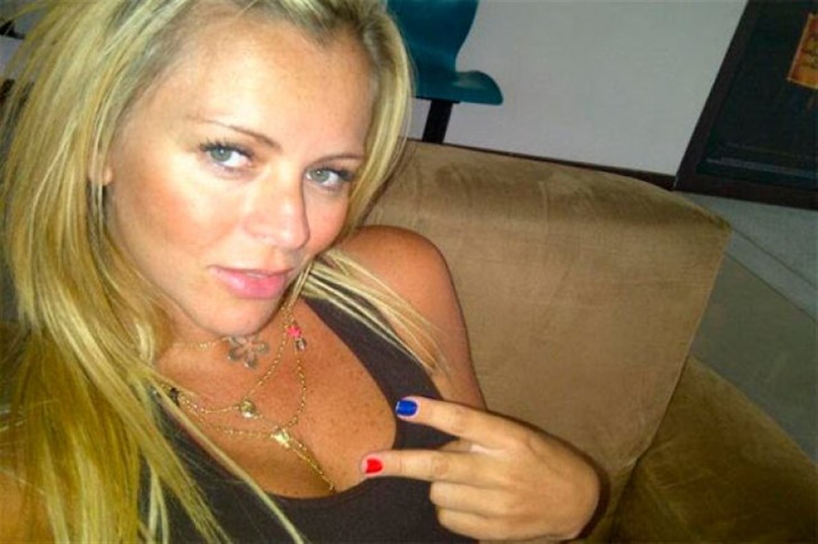 Sandra Muñoz en su juventud tuvo una relación con Luis Reynaldo Murcia Sierra, alias ‘Doctor Martelo’, jefe del Cartel del Bogotá. Luego se le vinculó sentimentalmente con el narcotraficante Nelson Julián Cabrera, asesinado en abril de 1999