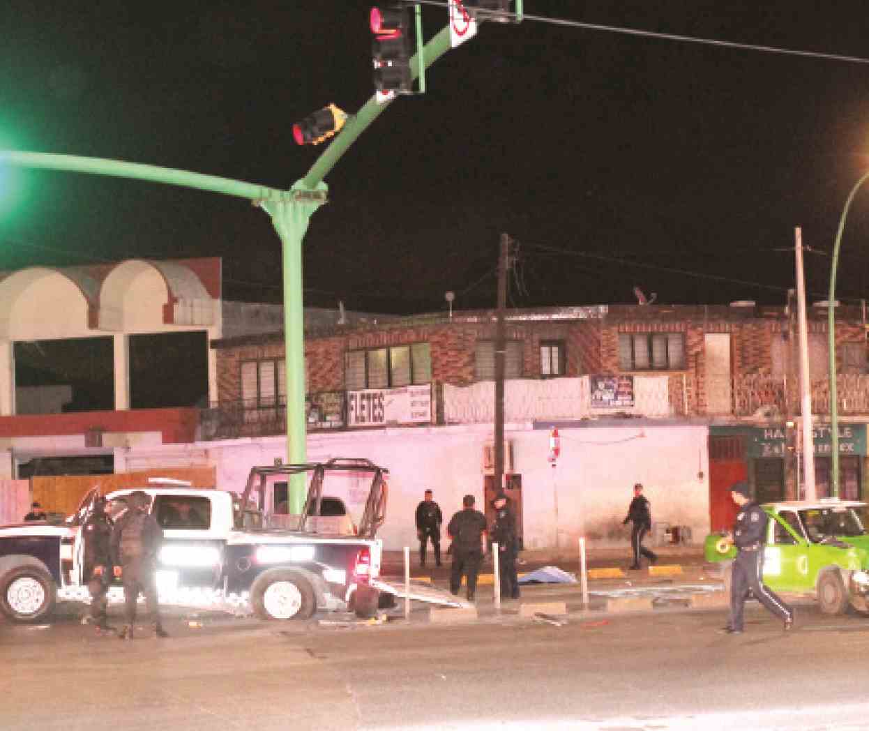 Chocan Patrulla Y Taxi Muere Policía La Tarde