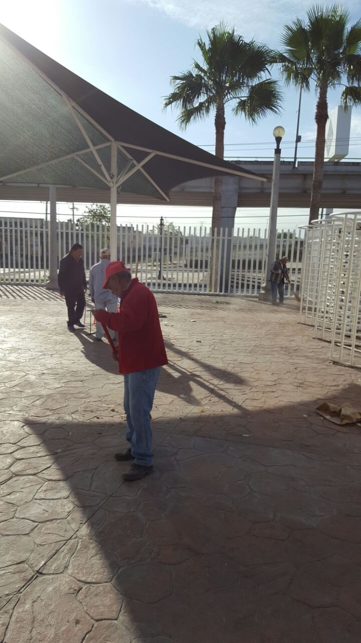 Trabajadores de servicios primarios acudieron a dar mantenimiento al Adolfo López.