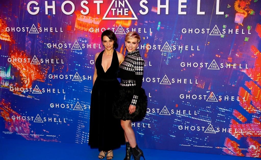 Hace una semana, Johansson y Juliette Binoche presentaron en París la cinta “Ghost in the shell”. Foto AP