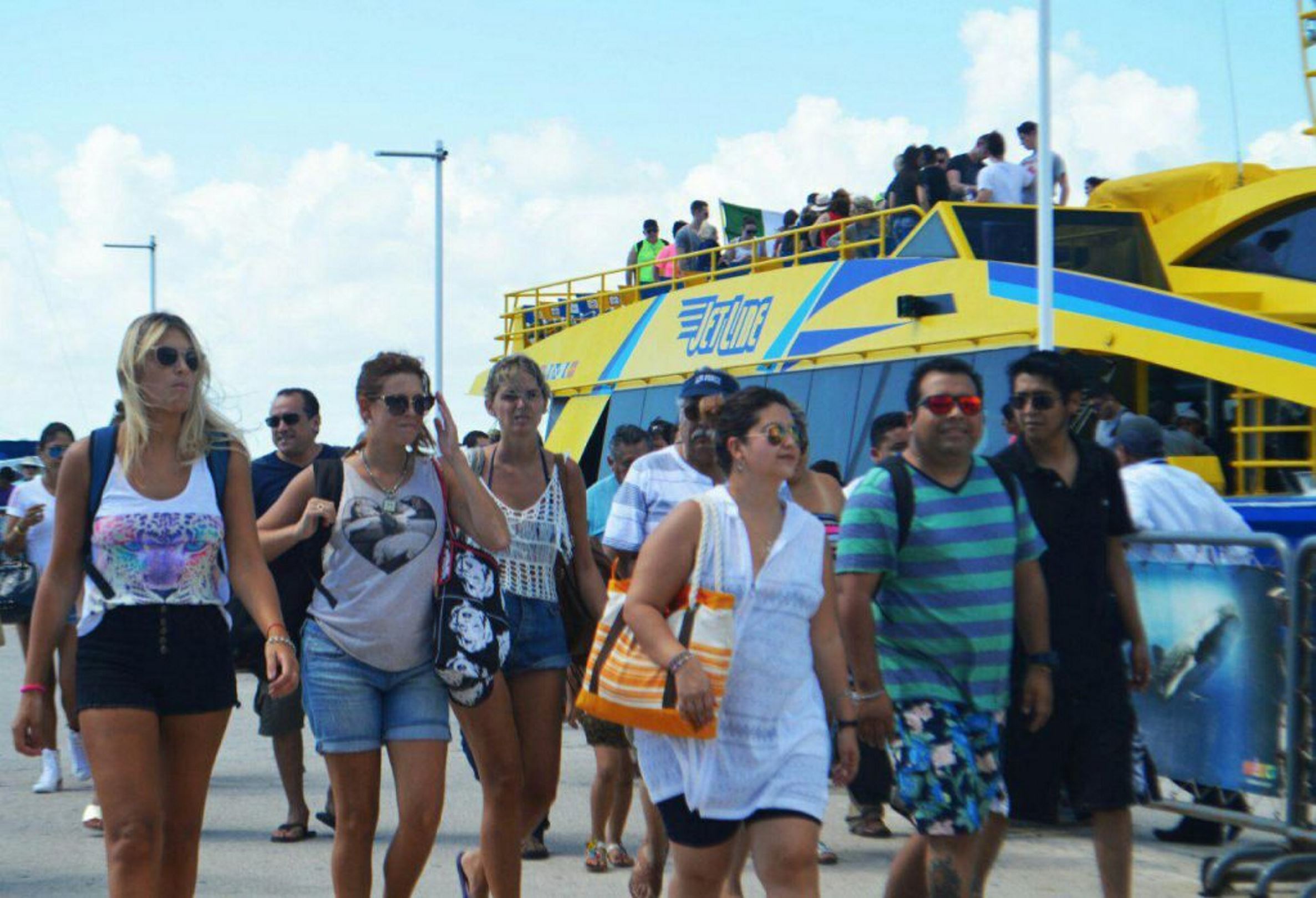 La directora general de la Administración Portuaria Integral de Quintana Roo, Alicia Ricalde Magaña informó que al iniciar el periodo de las vacaciones de Semana Santa, la afluencia de visitantes se incrementó en las terminales de Isla Mujeres, Punta Sam 
