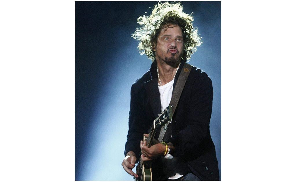 Soundgarden se separó en 1997 por tensiones entre sus miembros, y Cornell buscó una carrera en solitario. En 2001, se unió a Audioslave, que contaba con los excomponentes de Rage Against the Machine Tom Morello, Brad Wilk y Tim Commerford.