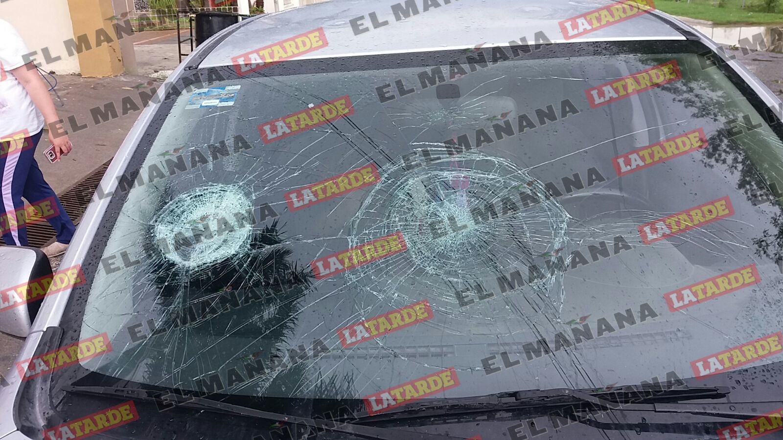 Sorpresiva. Numerosos vehículos resultaron dañados en los cristales y carrocería, además de que en algunas casas se rompieron las ventanas.