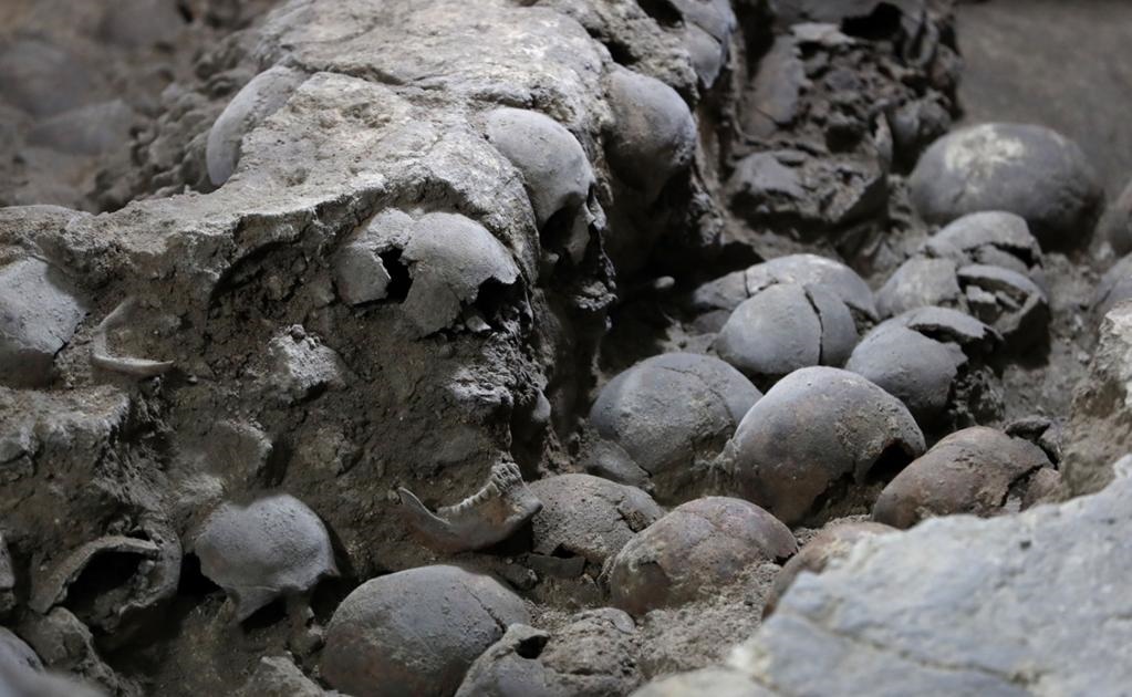 También bajo uno de los pisos de la escalinata norte del juego de pelota se encontró una ofrenda única por sus características, respecto con otras localizadas en estructuras del Recinto Sagrado de Tenochtitlan. Estaba compuesta por varios grupos de cervic