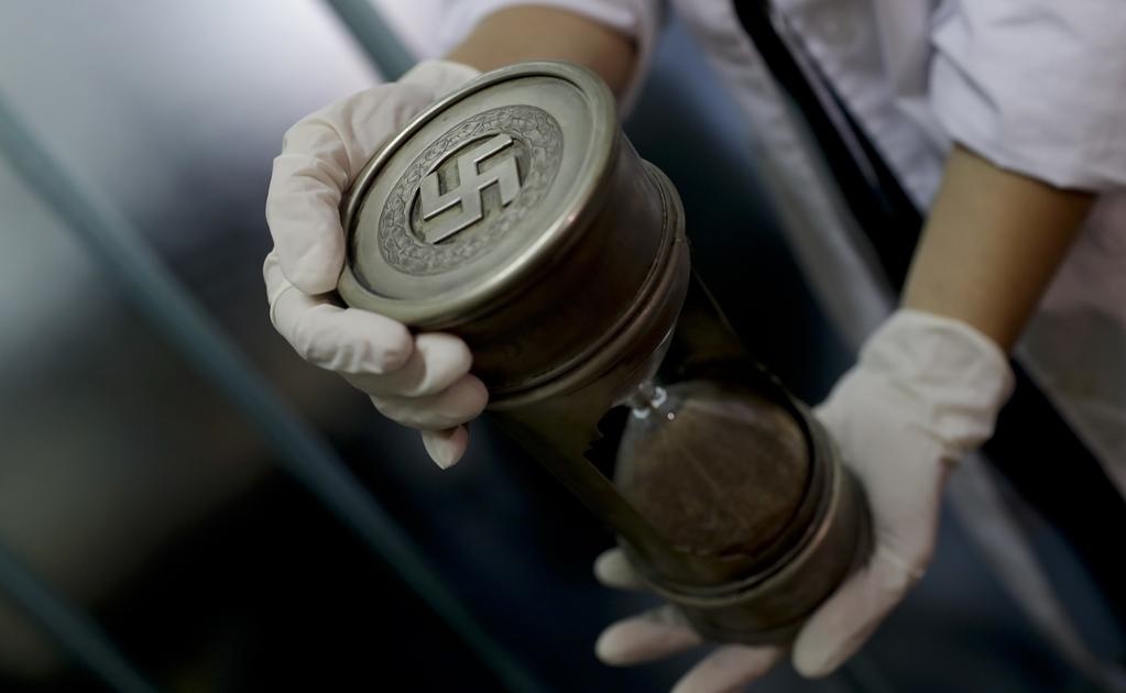 La policía local dio con la que presumiblemente es la colección más grande de objetos originales de la Alemania nazi hallada en Argentina. Foto: AP