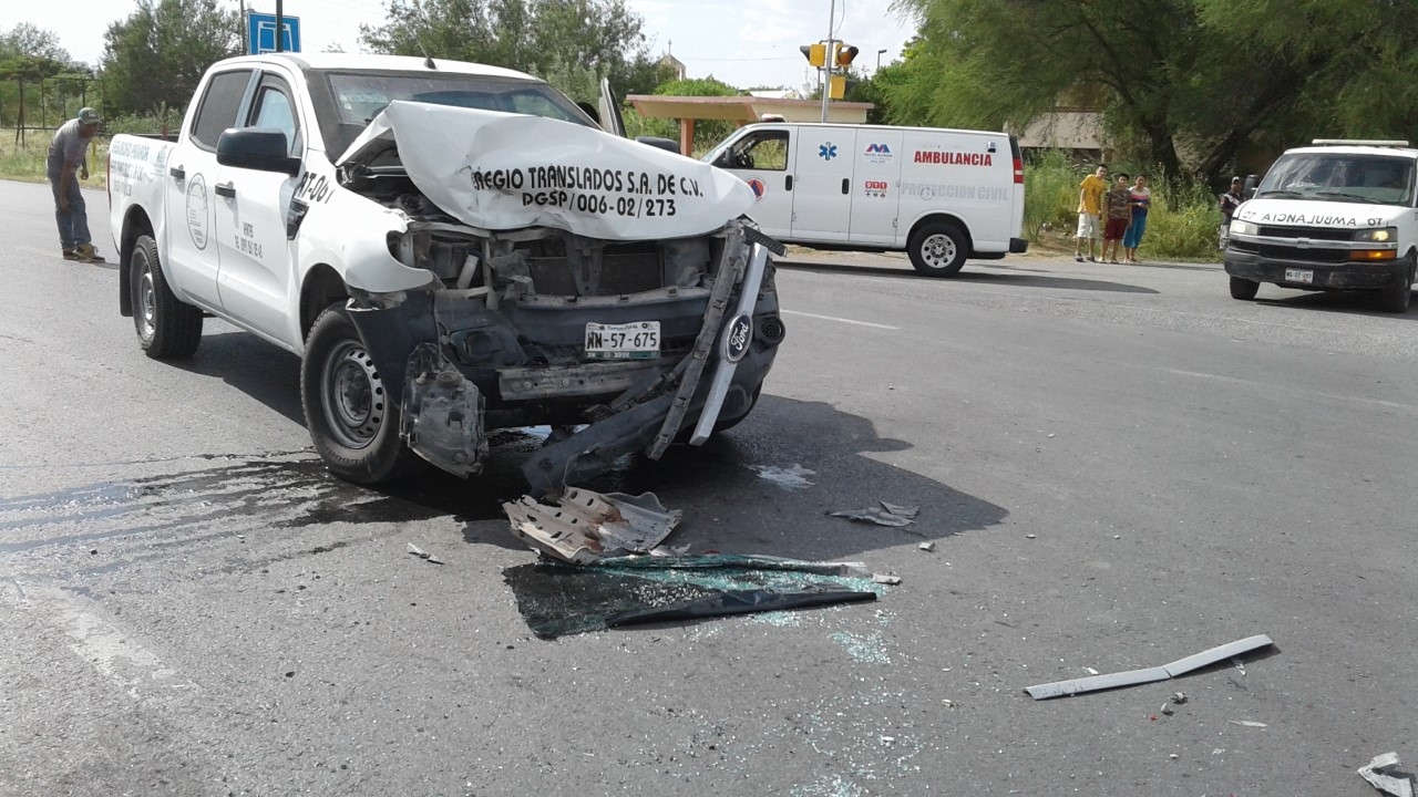 APARATOSO. Un accidente automovilístico se registró la tarde del miércoles sobre el kilómetro 84+500 de la carretera Ribereña, justo en la entrada al poblado Los Ángeles, donde un vehículo fue embestido por una camioneta de valores propiedad de la empresa