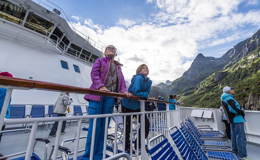 Disfruta de un recorrido en la naviera Hurtigruten. (Foto: Istock)