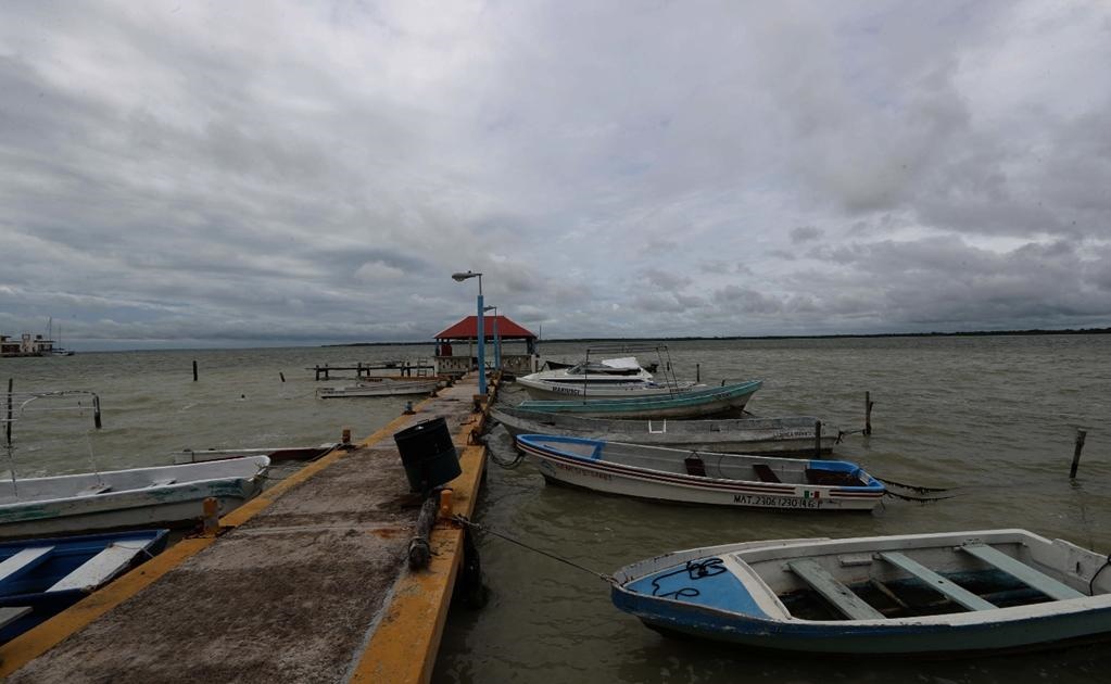 La tormenta tropical Franklin ingresó a las 19:00 horas, tiempo del centro del país, a aguas del Golfo de México, ubicándose a unos 60 kilómetros al noroeste de Campeche, Campeche, y a 80 al suroeste de Celestún, Yucatán, informó el Servicio Meteorológico