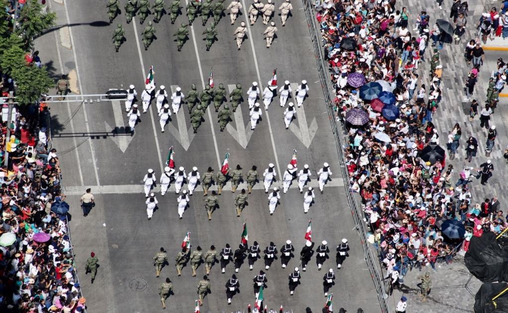 En el evento participan un total de 18 mil 142 elementos del Ejército, Marina Armada de México, Policía Federal, Bomberos Ciudad de México y Charro. Foto: Ariel Ojeda/EL UNIVERSAL