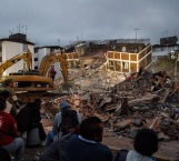 Suman a 225 muertos tras sismo