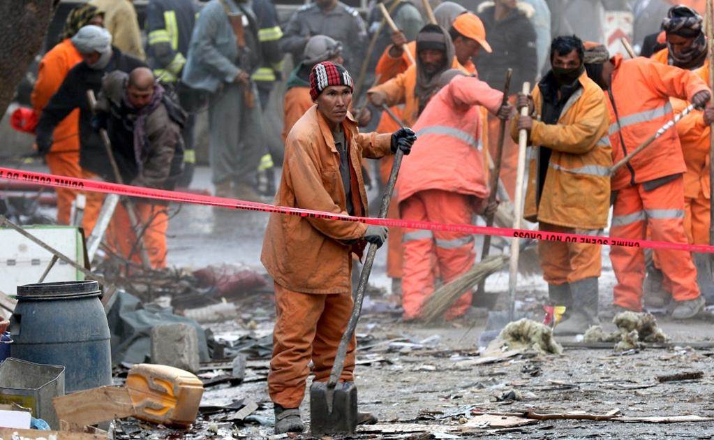 Según el ministerio del Interior, cuatro sospechosos fueron detenidos en el marco de la investigación sobre este atentado, el más mortífero desde la explosión de un coche bomba en mayo pasado (150 muertos, 400 heridos).