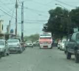 Desconocido asalta microbús en fraccionamiento Azteca