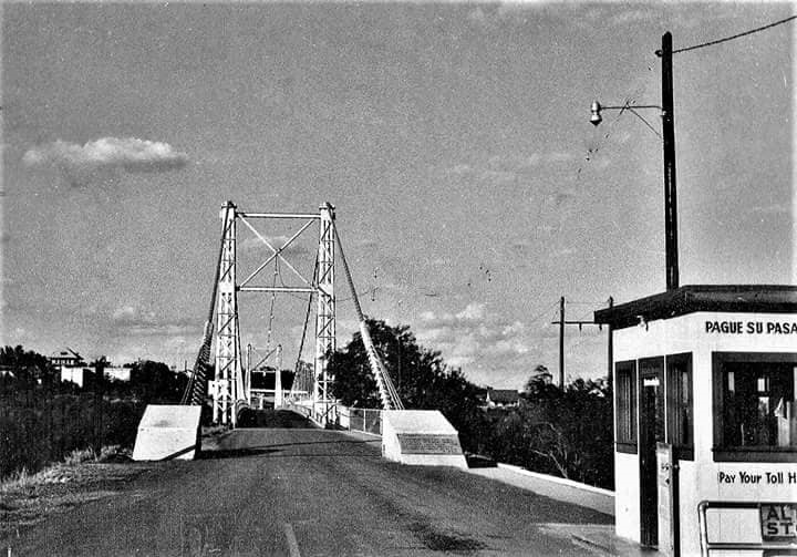INAUGURAN. El jueves 1 de marzo de 1928, fue inaugurado el Puente Colgante, contando con la presencia del Presidente de Cd. Mier, Don Catarino Guerra, atendiendo la invitación alrededor de unas 5 mil personas.