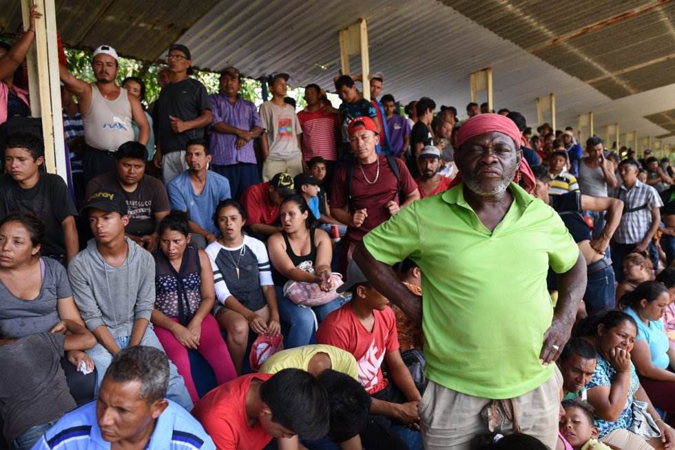 La caravana partió el 25 de marzo de Tapachula, Chiapas, fronteriza con Guatemala. El 80% son hondureños, el resto guatemaltecos, salvadoreños y nicaragüenses. Inicialmente eran unos 1.500, pero poco más de 300, todos hombres, abordaron el tren de carga q