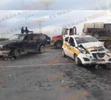 Impacta taxi por pasarse alto en Viaducto