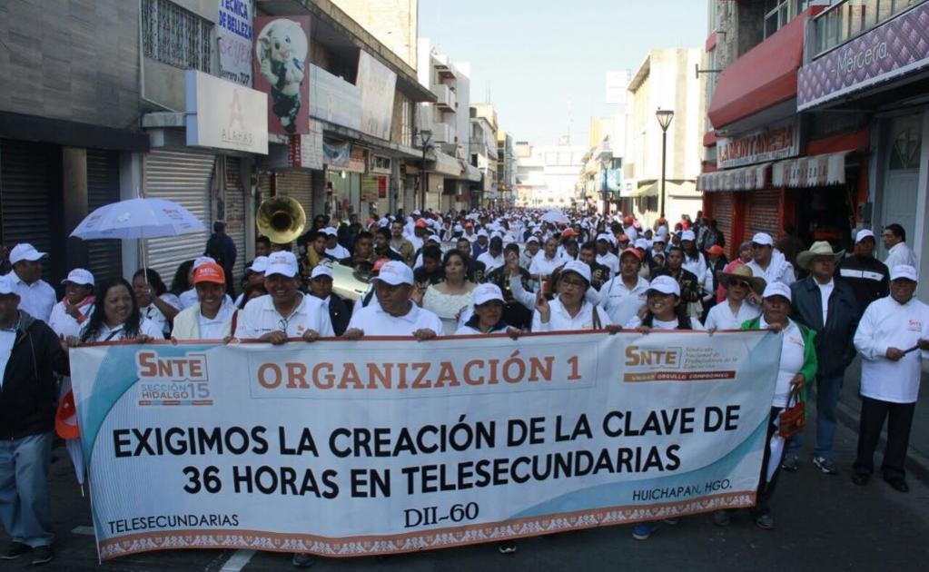 En Hidalgo trabajadores de la Sección XV del SNTE, del SME, telefonistas, del Colegio de Estudios Científicos y Tecnológicos del estado y de la CNTE marcharon en Pachuca.