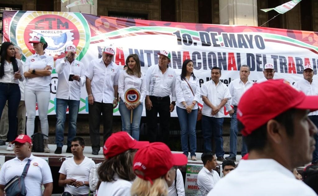 En las calles de Morelos marcharon contingentes de telefonistas, maestros, electricistas, jubilados y pensionados, así como organizaciones obreras afiliadas a la CTM.