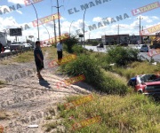 Vuelcan madre e hijo en libramiento Río Bravo-Monterrey