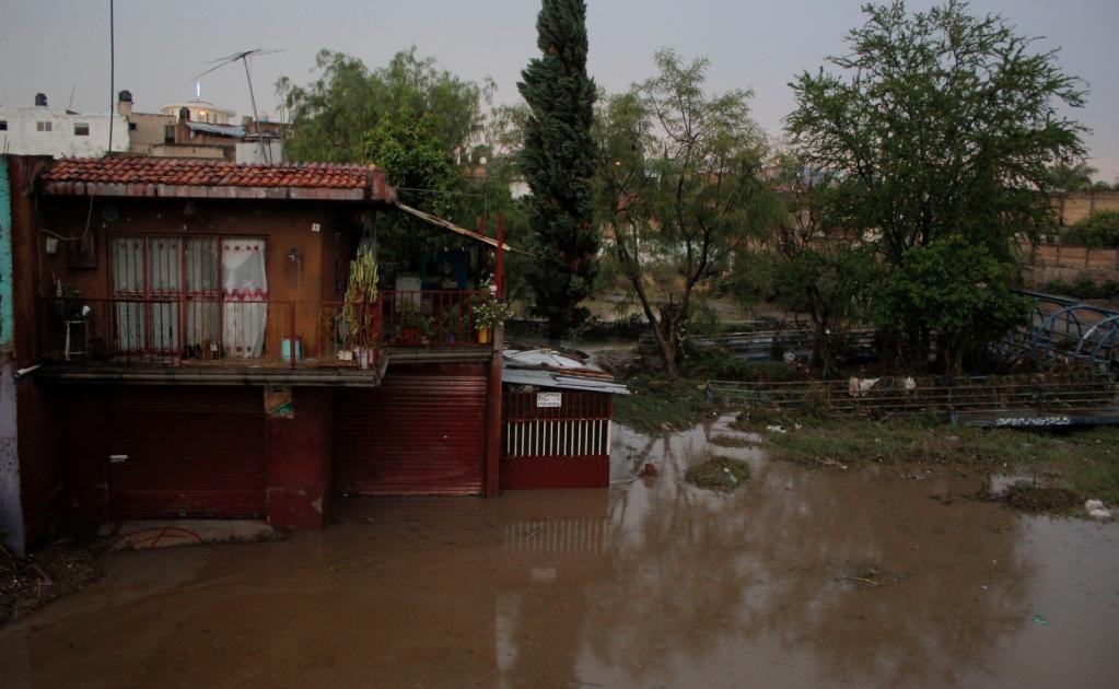La Secretaría de Movilidad informó que la avenida Patria, desde Américas hasta Acueducto, tuvo que cerrarse a la circulación por el desbordamiento de un canal (Foto: Jorge Alberto Mendoza / EL UNIVERSAL)