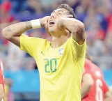 Decepcionante debut de Brasil