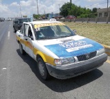 Taxista y pasajera heridos en un crispante accidente
