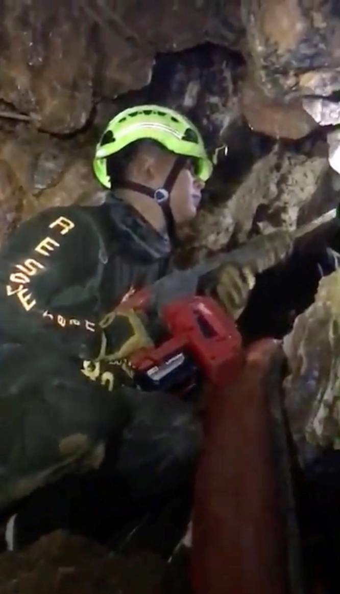 Personal de rescata se prepara para el rescate de los menores en el interior de la cueva de Tham Luang, el 7 de junio de 2018.