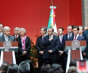 Tira AMLO la Reforma Educativa frente a Peña Nieto