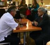 López Obrador se reúne con ‘El Bronco’ en aeropuerto