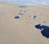 Encuentran manchas de petróleo en playa