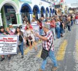Marchan en protesta tianguistas ante cobros excesivos en la aduana