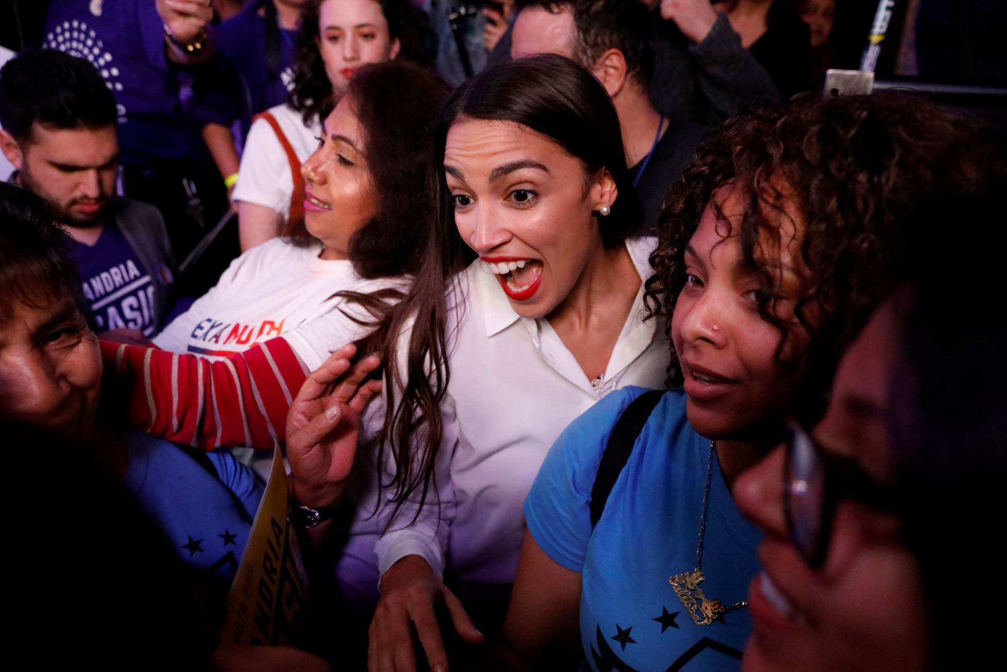 1 La candidata demócrata Alexandria Ocasio-Cortez celebra la victoria de su candidatura a la Cámara de Representantes en Nueva York, el 6 de noviembre de 2018.