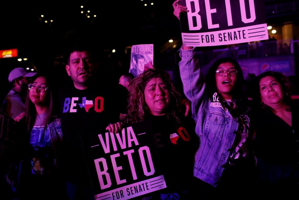 8 Votantes demócratas muestran tristeza por la derrota del candidato demócrata al Senado Beto ORourke, el 6 de noviembre de 2018, en El Paso, Texas.