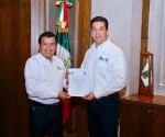 Entrega gobernador nombramiento a Francisco García Juárez