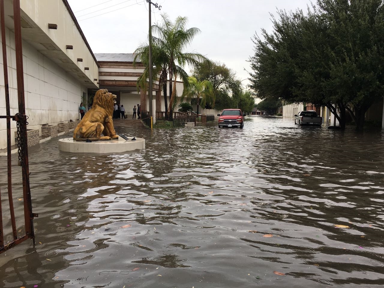 Caos y choques dejan lluvias en Reynosa - La Tarde