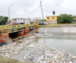 Convierten canal en un basurero