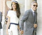 Esperan gemelos Clooney y Amal