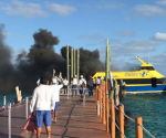 Se incendia ferry en Cancún, es pérdida total