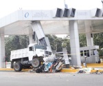 Suman 6 muertos por camionazo en caseta