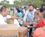 Reparte 10 mil despensas a familias humildes