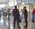 Ciudadano atracado en puente elevado