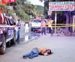 Matan a 2 y queman taxi en Guerrero