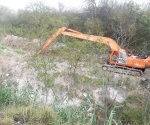 Deshierbe de bordos de canal de aguas negras