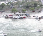 Chocan en el río motos acuáticas