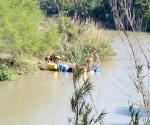 Unidad con droga cruza río en balsa