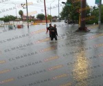 ‘Diluvio’ sobre Reynosa: colonias y escuelas bajo el agua; las vialidades convertidas en ríos