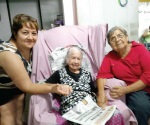 Hoy cumple 104 años de vida Doña Aurorita