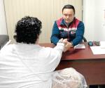 Apoyan médicos de la CR a deportados con consultas