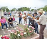 Recuerdan a sus madres e incrementan las ventas en el Mercado de la Flor