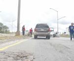 Se da contra muro por culpa de bache