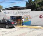 Cristalazos a vehículos en escuela primaria